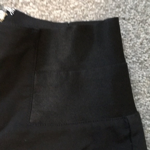 Guess high waisted zip up shorts - Picture 2 of 6